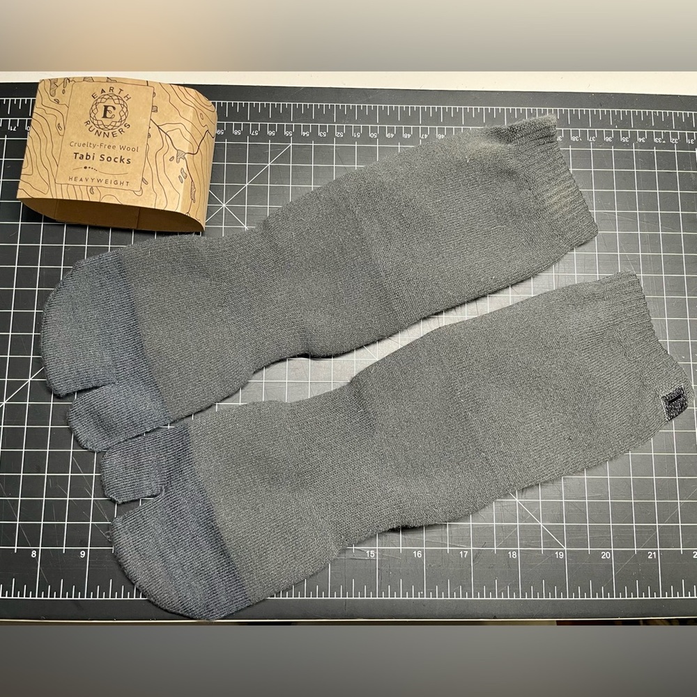 Earth Runner’s Heavyweight Wool Tabi Split Toe Socks- Men’s Large- Size 12+